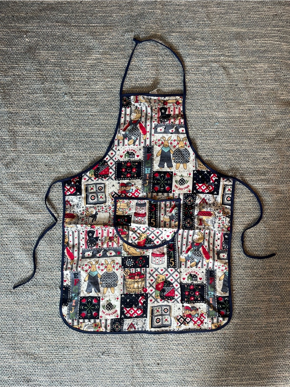 VTG Quilted Patchwork Lightweight Printed Kid’s Apron Navy Trim Cottagecore